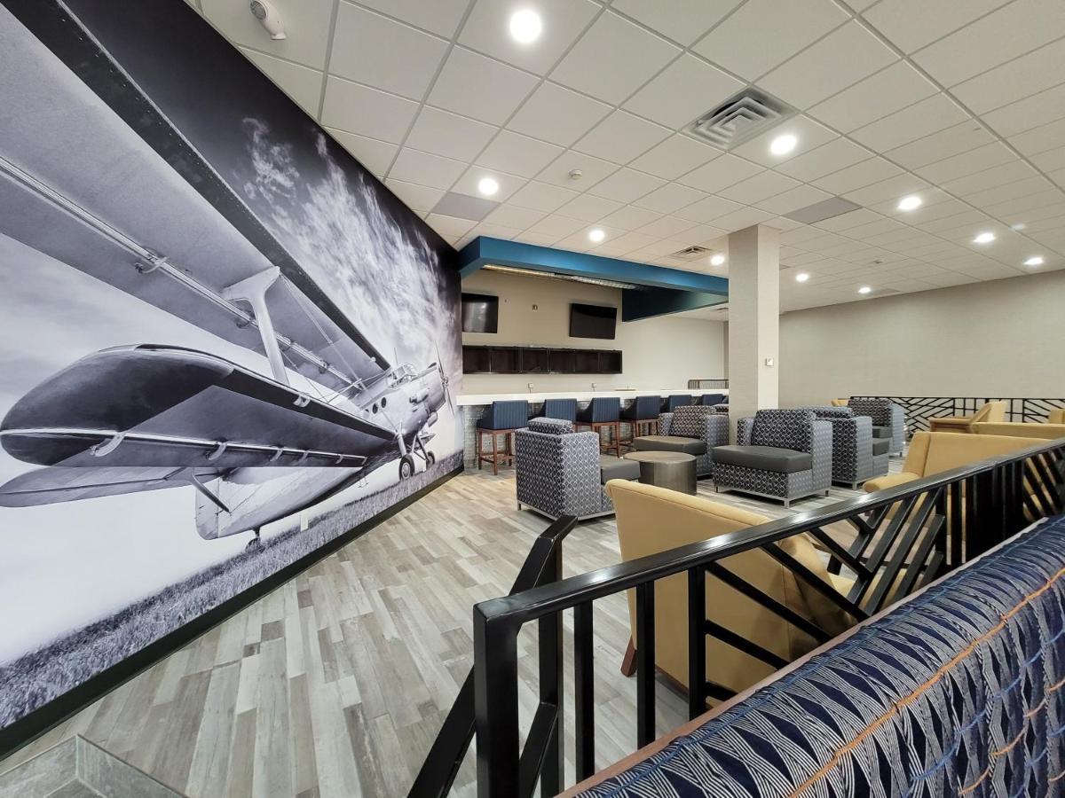 Hotel Wingate By Wyndham Wichita Airport Exterior foto