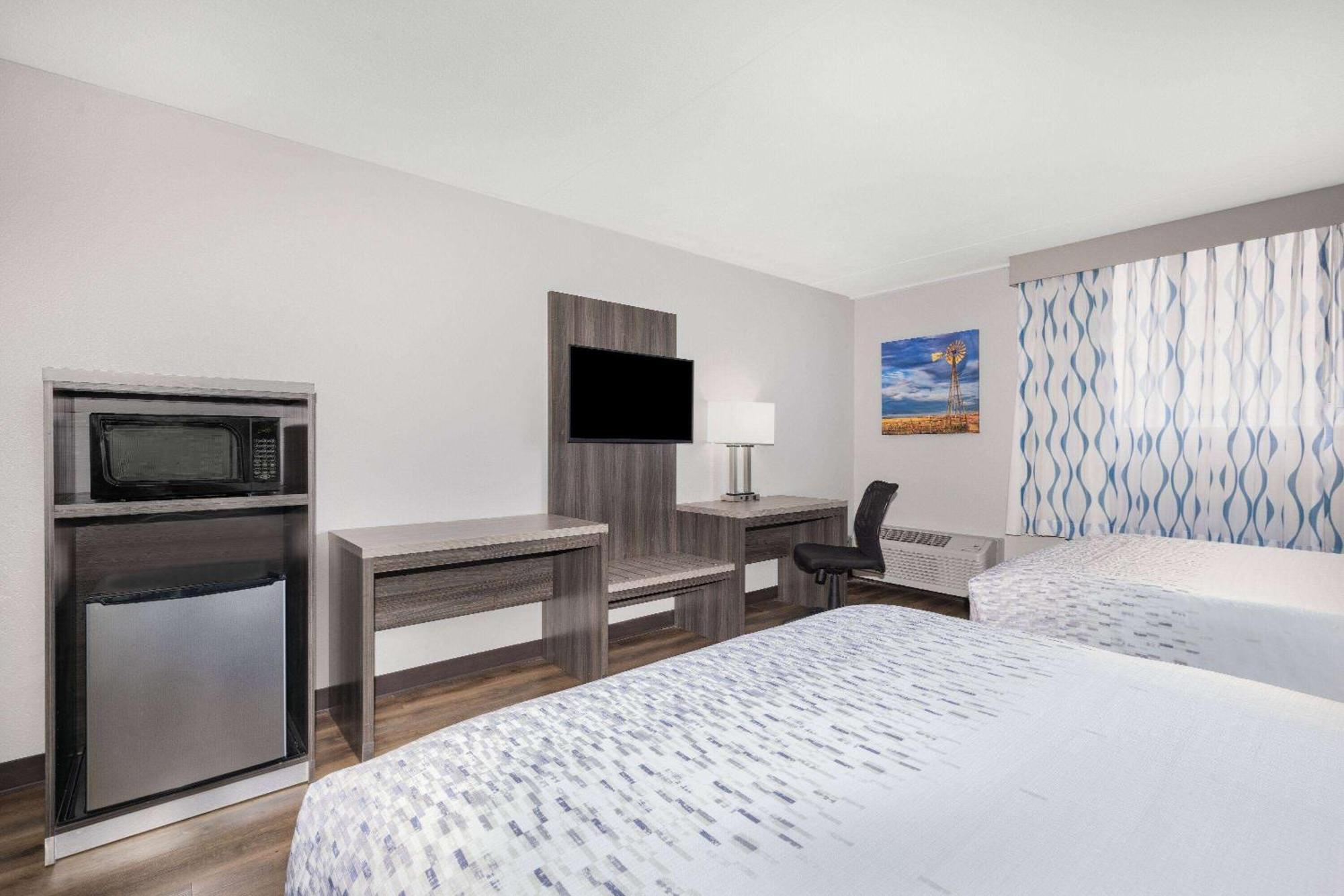 Hotel Wingate By Wyndham Wichita Airport Exterior foto