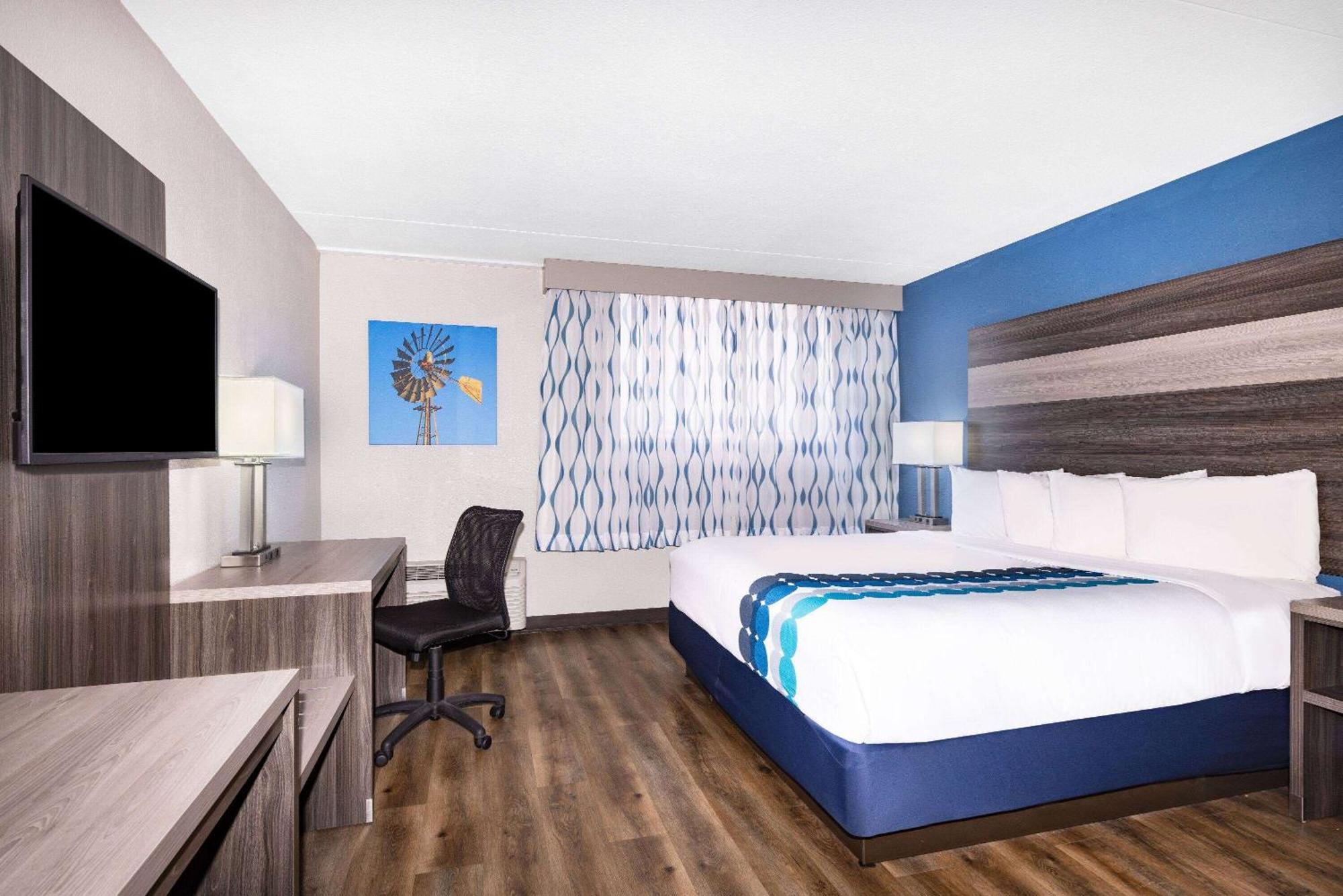 Hotel Wingate By Wyndham Wichita Airport Exterior foto